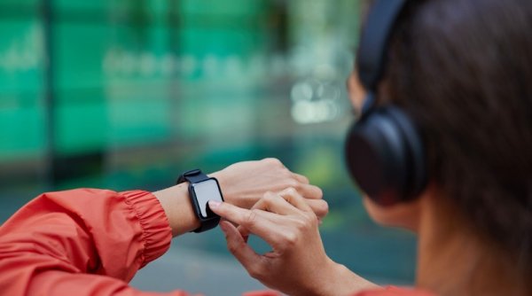 Survei Jakpat: 64% Orang Indonesia Memiliki Wearable Gadget, dari Smartwatch hingga Smart Shoes