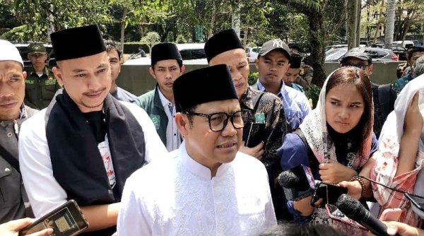 Jumatan di Mesjid Al Fathu Soreang, Gus Imin Yakin Nyawapresnya untuk Kemaslahatan