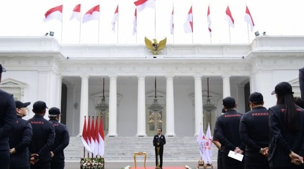 Lepas Kontingen Asian Games, Jokowi, “Target saya masuk ke 10 besar. Biasanya hitungan saya tidak meleset”