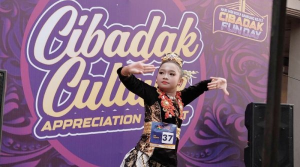 Ribuan Warga Sambut Hari Jadi ke-213 Kota Bandung di Cibadak Funday