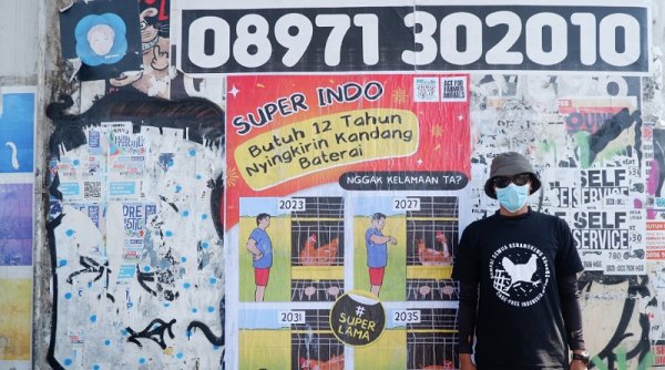 Aktivis dari Jogja Gelar aksi di Amsterdam, desak Ahold Delhaize Perbaiki Komitmen Cage-free Mereka di Indonesia
