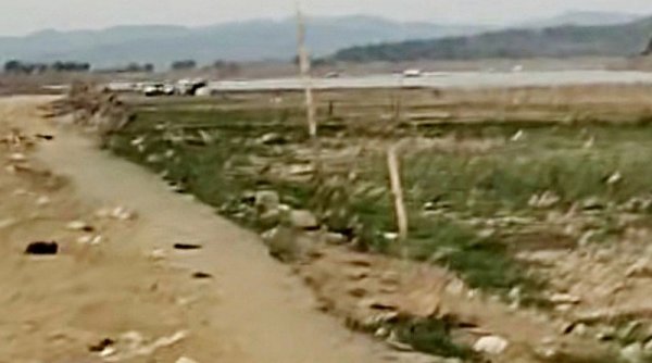 Musim Kemarau, Jalan dan Puing-puing Bangunan di Waduk Jatigede Muncul Lagi