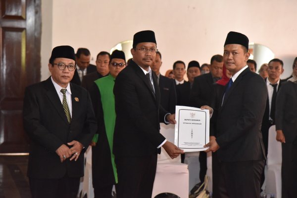 Bupati Sidoarjo Lantik Empat Pejabat Eselon II, Budi Basuki Jabat Asisten Administrasi Perekonomian dan Pembangunan