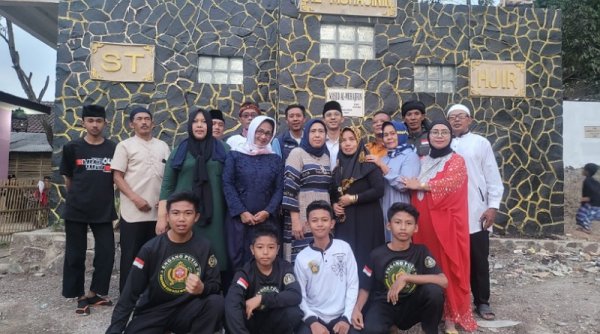 Atas Nama Keluarga, Fauzan Rachdiansyah Serahkan Wakaf Masjid dan Retensi Air