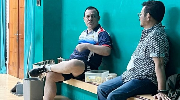 Beredar Foto Firli dan Syahrul Yasin Limpo di GOR Bulu Tangkis, Netizen: Gaes, Kira-kira Apa yang Mereka Omongin?