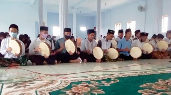 Hukum Memainkan Rebana di dalam Masjid 