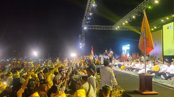 Ribuan Orang Menghadiri Acara 'Golkar Bersalawat' di Si Jalak Harupat