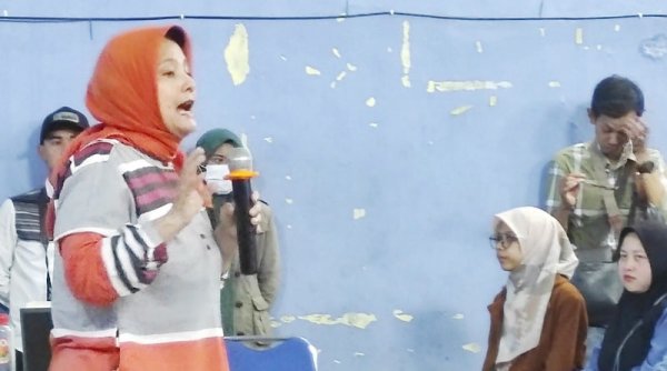 Rani Razak Ajak Ibu-ibu Membayangkan Makan Rujak saat Cuaca Panas