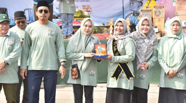 Gus Muhdlor Sumbang Hadiah Satu Motor Matic di Acara Jalan Sehat HUT ke 18 Himpaudi