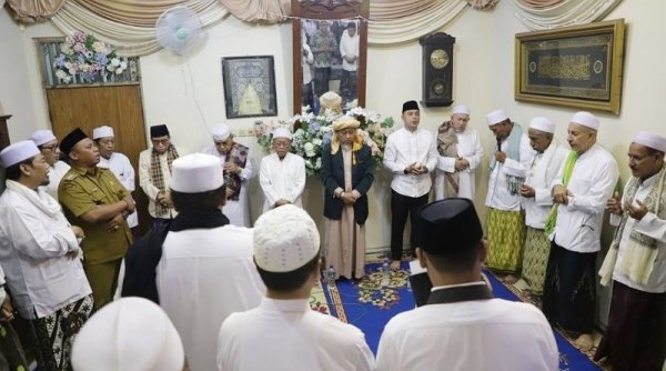 Dihadiri Ratusan Kyai dan Habaib, Pemkot Surabaya Gelar Salawat bersama di Balai Kota