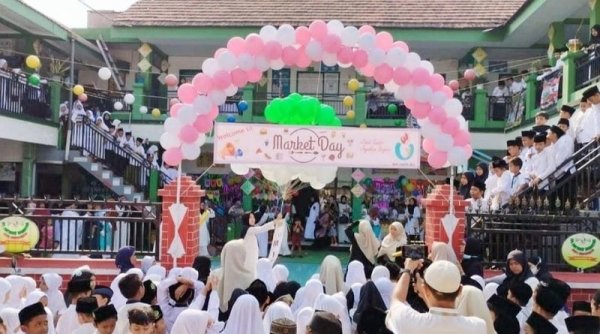 Peringati Hari Santri, MI Ma’arif Sidoarjo Gelar Market Day