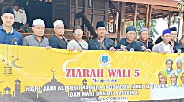 Peringati Hari Jadi ke Satu, AMI Gelar Tour Ziarah Wali Lima