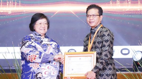 Fantastis! Bupati Dadang Supriatna Kembali Raih Penghargaan Nasional dari Menteri Lingkungan Hidup