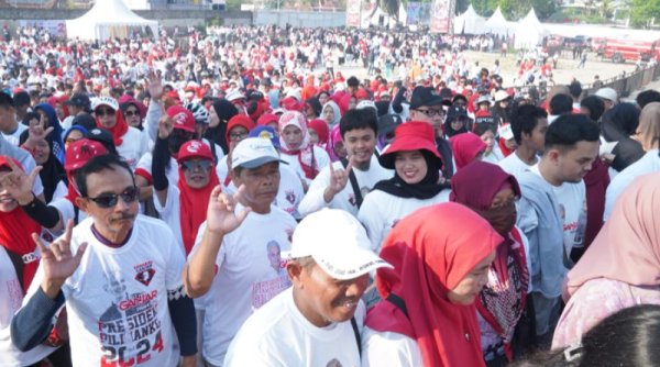 Perkuat Dukungan di Bandung, Sahabat Ganjar Jalan Sehat Bersama Ribuan Warga