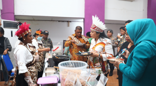 Roadshow Peringatan Hari Ibu Ke-95,  Menteri PPPA Dorong Perempuan Papua Barat Dapat Mandiri dan Berdayakan Makanan Pokok Lokal untuk Gizi Keluarga