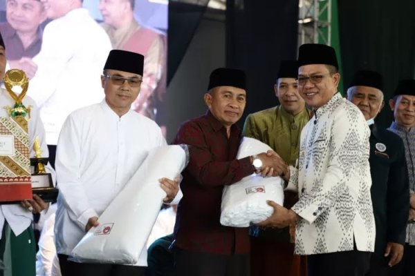 Bupati Dadang Supriatna dan Cerita Tentang Kain Kafan