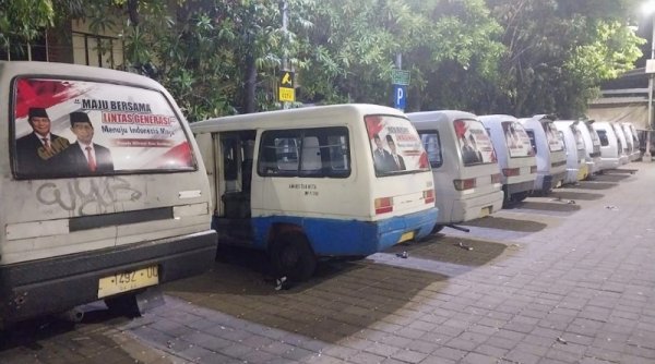 Dukungan untuk Prabowo-Gibran Terus Mengalir, Paguyuban Angkot dan Bentor Pasang Stiker Sukarela