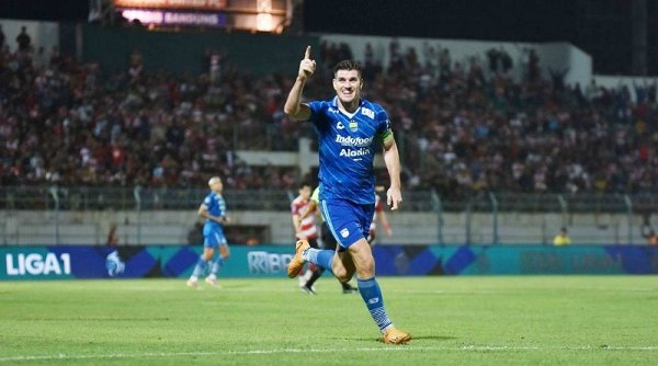 Tandukan Kuipers Berbuah Tiga Poin untuk Persib