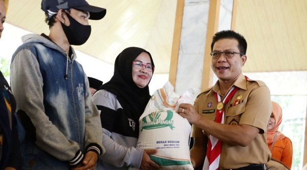 Gelar Operasi Pasar, Pemkab Bandung Jual Beras Rp 10.200 per Kilogram