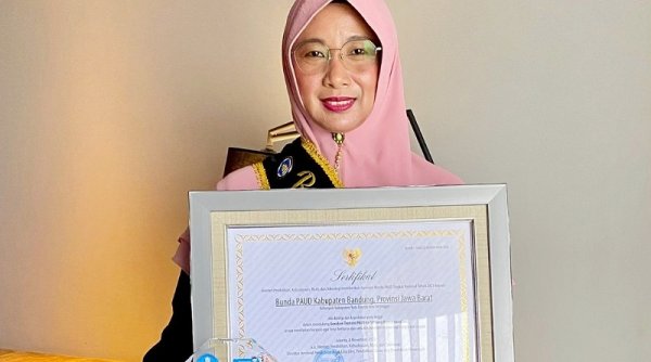 'Bunda Bedas' Emma Dety Raih Apresiasi Bunda PAUD Tingkat Nasional