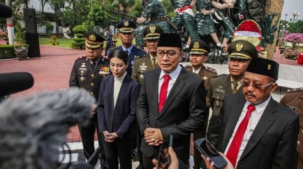 Ziarah di TMP Kusuma Bangsa, Wali Kota Eri: Semangat Pahlawan Terus Membara