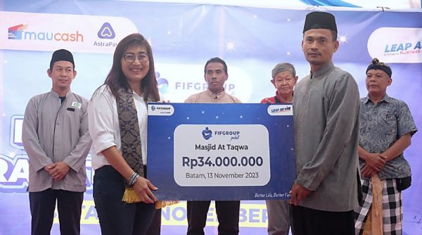 FIFGROUP Serahkan Bantuan bagi Enam Rumah Ibadah dari Lima Agama di Kota Batam