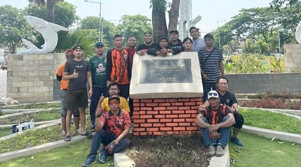 Sapma PP Sidoarjo Gelar Aksi Bersih-bersih dan Pengecatan Monumen Pancasila