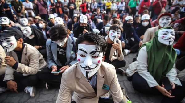 Mimbar Bebas Aliansi Mahasiswa dan Elemen Masyarakat Jatim Sepakat Tolak Politik Dinasti dan Pelanggar HAM