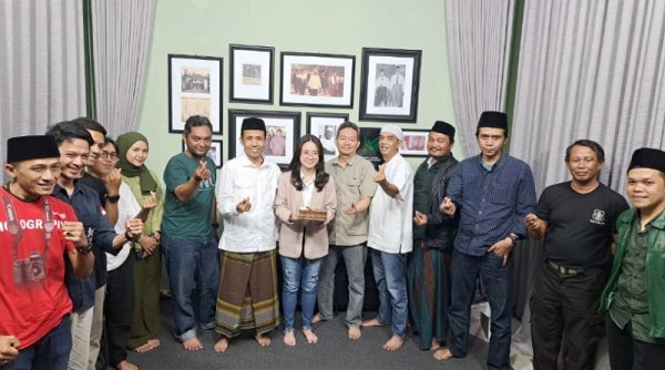Pegiat Toleransi Beragama Vanessa Shania Rayakan Ultah Ke-23 di Kantor PWNU Jabar