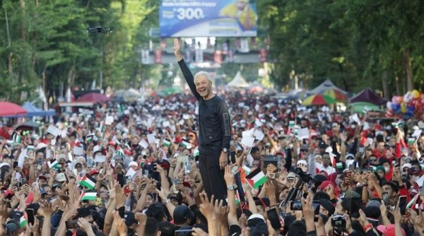 Lautan Manusia Penuhi Jalan Sehat Ganjar di Makassar