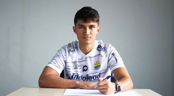 Kevin Mendoza Menandatangani Kontrak Bersama Persib