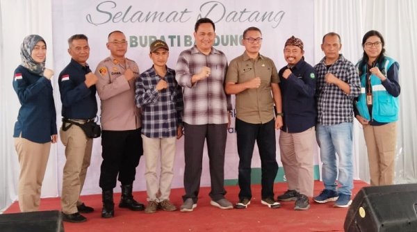 Program 'Bedas Caang Baranang' Bantu Lebih 1.400 Sambungan Listrik Warga Kab. Bandung