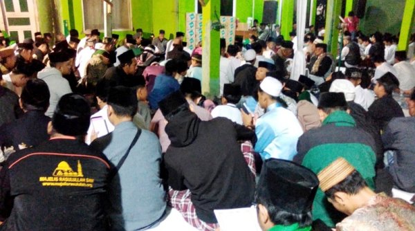 Tahlilan Hari ke-7 di Rumah Alm. Ketua PCNU Kabupaten Bandung, Jemaah Nahdliyin Luber ke Jalan