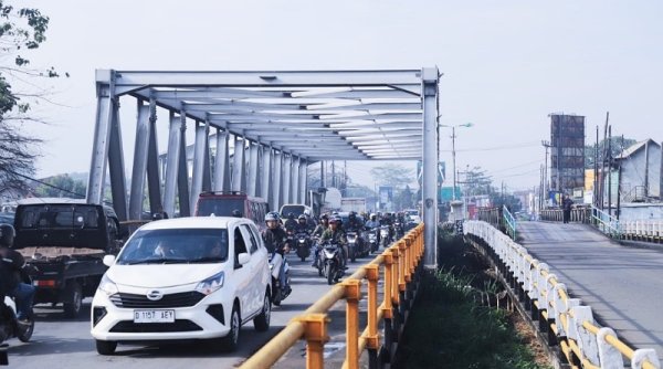 Perbaikan Jembatan Dayeuhkolot, Warga Apresiasi Pj Gubernur Bey Machmudin dan Bupati Dadang Supriatna