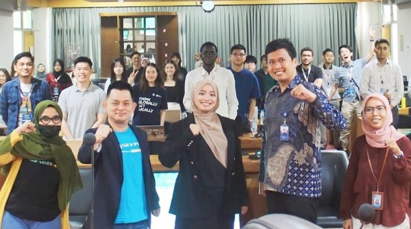 Di Hadapan Ratusan Mahasiswa ITS & Singapura, Pendiri SEVIMA Bagikan Tiga Tips Memulai Usaha di Era Digital