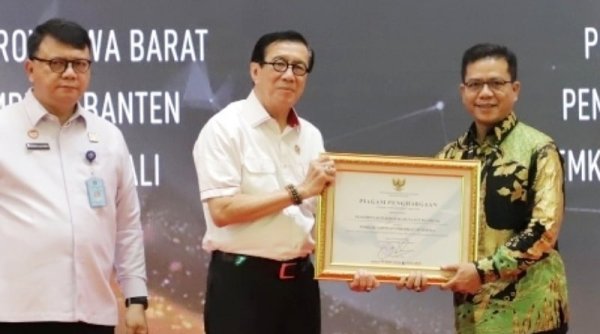 Bupati Bandung Raih Penghargaan IRH Peringkat Pertama Tingkat Kabupaten/Kota Se-Indonesia
