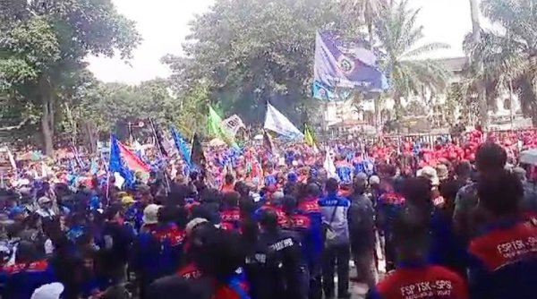 Serikat Buruh Jawa Barat Mogok Kerja dan Demo Tolak UMP dan UMK 2024