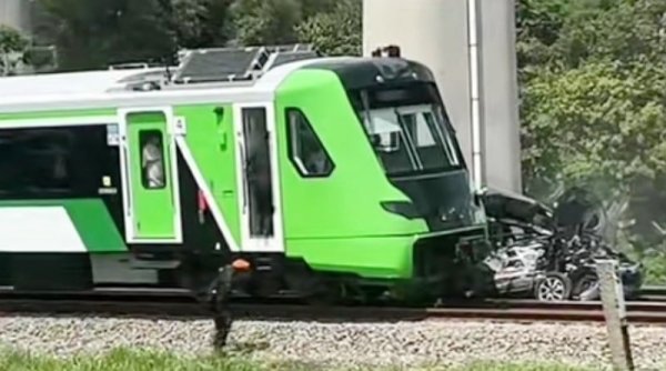 Empat Anggota Keluarga dan Pengemudi Grab Tewas Tertabrak KA Feeder Whoosh