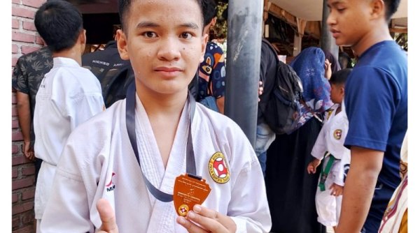 Nizam Raih Juara ke-3 di Kejurnas Karate BKC di Bandung