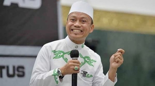 Ustad Das'ad Latif, "Silahkan pilih jagoanmu, tapi jangan lecehkan salat"