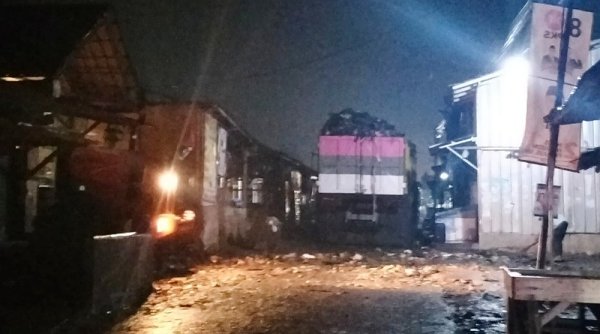 Warga Resah, Keluhkan Tumpukan Sampah yang Menggunung di Pasar Ciparay