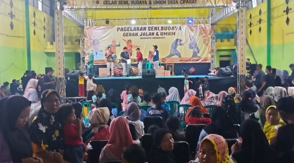 Jelang Akhir Tahun, Pemdes Ciparay Gelar Jalan Sehat dan Pentas Seni Budaya