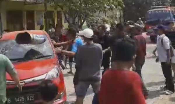 Polisi Ungkap Kasus Mobil Merah di Lokasi Kebakaran Plastik di Bakasi
