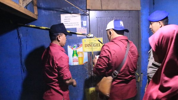 Gelar Penertiban, Satpol PP Amankan Ratusan Minuman Beralkohol Ilegal