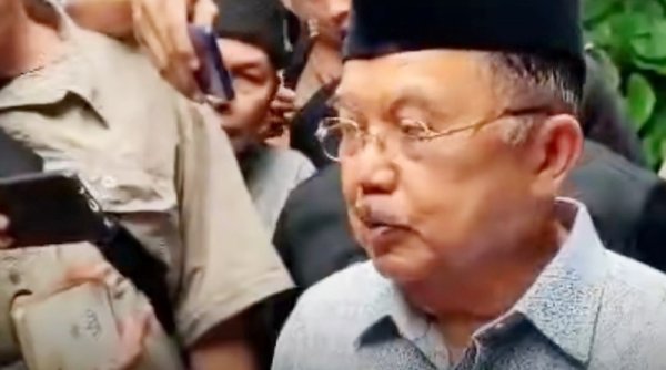 Putrinya Tiba dari AS, Jenazah Rizal Ramli Langsung Dimakamkan