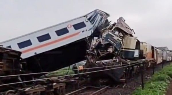BREAKING NEWS : Tabrakan Kereta Api di Cicalengka Kabupaten Bandung
