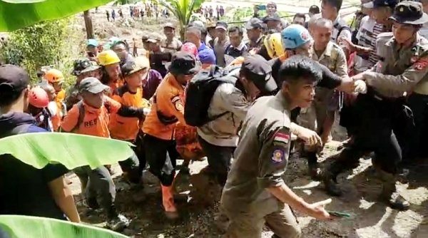 Dua Orang Tewat Akibat Longsor Mata Air Ciponrok di Cisalak Subang, Ini Identitasnya