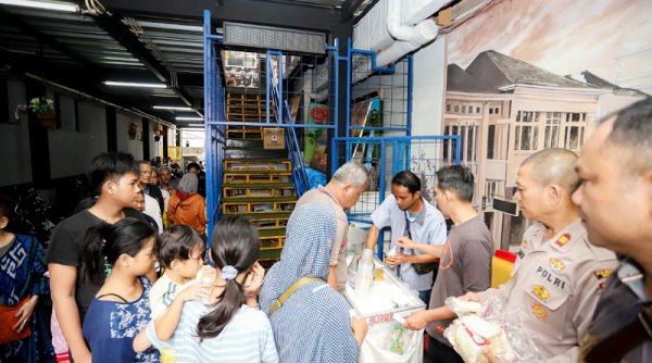 Tagana Kota Bandung Siapkan 900 Porsi Bagi Warga Braga yang Terdampak Banjir