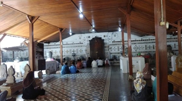 Rajab, Peziarah Banyak yang Berdoa di Makam Makam Sunan Gunung Djati Cirebon