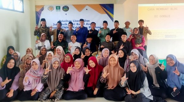 Mahasiswa KKN STAI Baitul Arqom Ikuti Pelatihan Jurnalistik dan Literasi